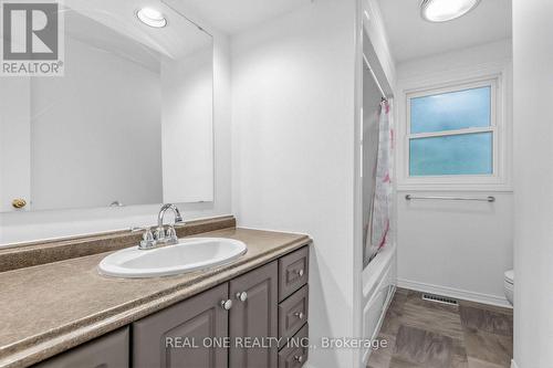 10 Devins Drive, Aurora, ON - Indoor Photo Showing Bathroom