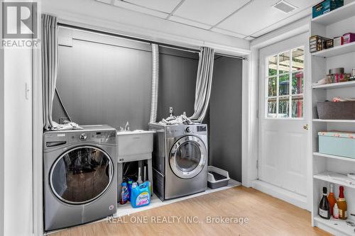 10 Devins Drive, Aurora, ON - Indoor Photo Showing Laundry Room