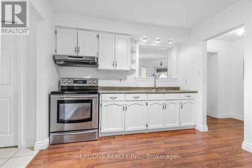 10 Devins Drive, Aurora, ON - Indoor Photo Showing Kitchen