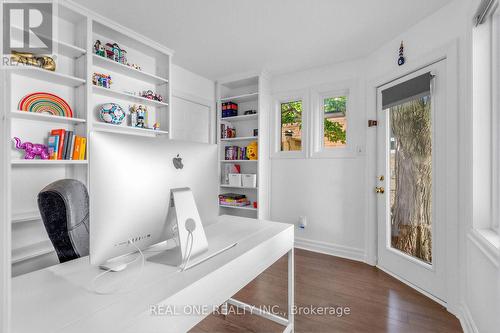 10 Devins Drive, Aurora, ON - Indoor