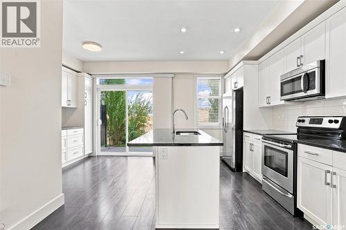 724 701 Meadows Boulevard, Saskatoon, SK - Indoor Photo Showing Kitchen With Upgraded Kitchen