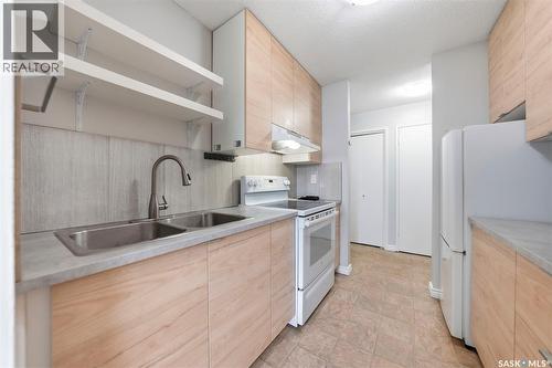 26 2 Summers Place, Saskatoon, SK - Indoor Photo Showing Kitchen With Double Sink