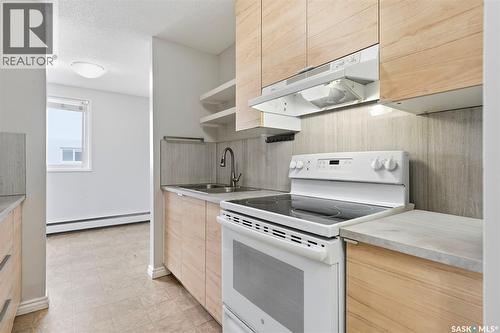 26 2 Summers Place, Saskatoon, SK - Indoor Photo Showing Kitchen With Double Sink