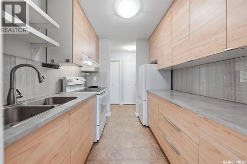 26 2 Summers Place, Saskatoon, SK - Indoor Photo Showing Kitchen With Double Sink