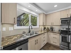 3522 42 ST NW  Edmonton, AB T6L 5A1