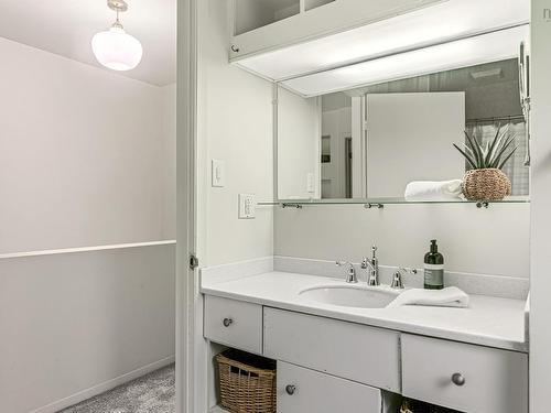 46 Old Ferry Road, Dartmouth, NS - Indoor Photo Showing Bathroom