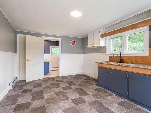 102 Parade Street, Yarmouth, NS - Indoor Photo Showing Kitchen With Double Sink