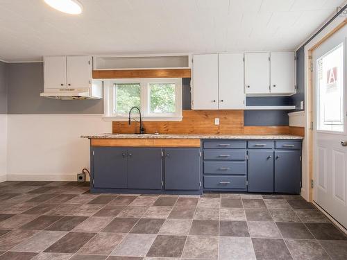 102 Parade Street, Yarmouth, NS - Indoor Photo Showing Kitchen