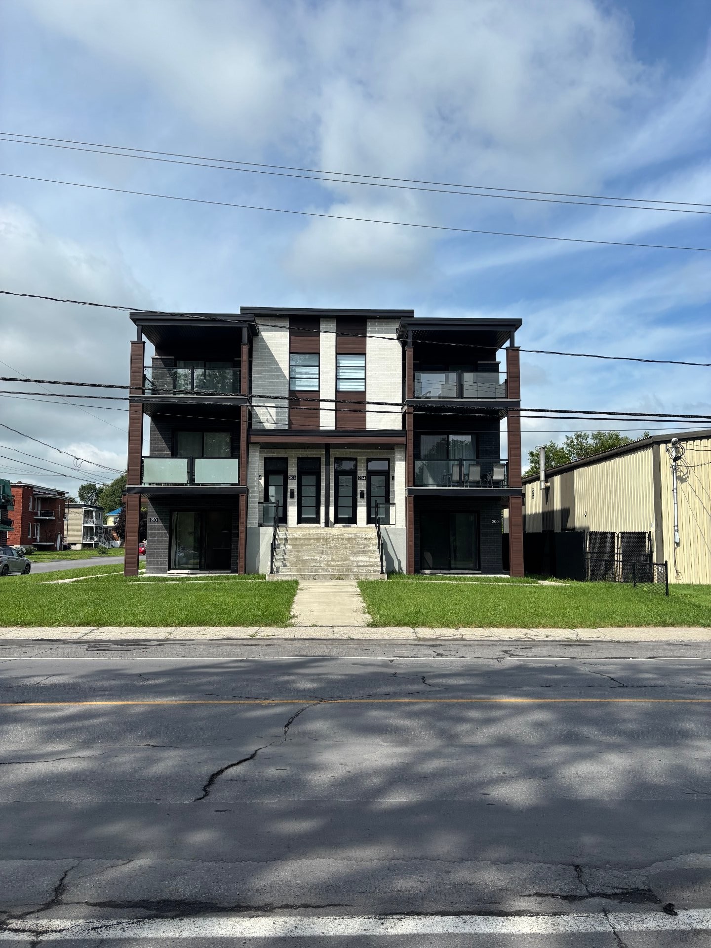 210 Rue Jacques Cartier S — photo 1