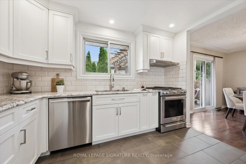 590 Fern Road, Waterloo, ON - Indoor Photo Showing Kitchen With Upgraded Kitchen