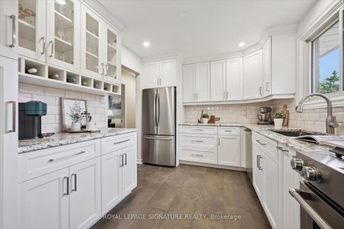 590 Fern Road, Waterloo, ON - Indoor Photo Showing Kitchen With Upgraded Kitchen
