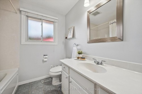 590 Fern Road, Waterloo, ON - Indoor Photo Showing Bathroom
