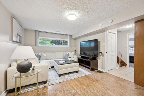 590 Fern Road, Waterloo, ON - Indoor Photo Showing Living Room