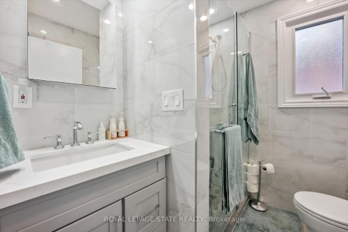 1873 Main Street E, Hamilton, ON - Indoor Photo Showing Bathroom