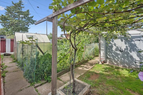 1873 Main Street E, Hamilton, ON - Outdoor