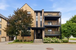 301-3740 Boul. de Chenonceau  Laval (Chomedey), QC H7T 0B2