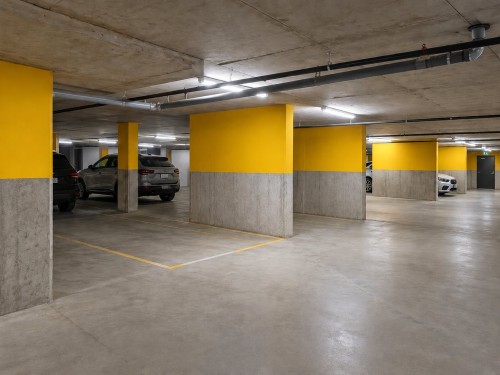 Garage - 502-4420 Boul. St-Jean, Dollard-Des-Ormeaux, QC - Indoor