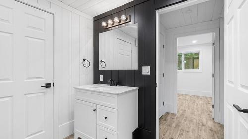2227 Allshouse Road, Summit Lake, BC - Indoor