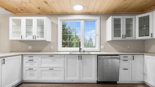 2227 Allshouse Road, Summit Lake, BC - Indoor Photo Showing Kitchen