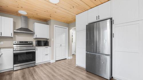 2227 Allshouse Road, Summit Lake, BC - Indoor Photo Showing Kitchen
