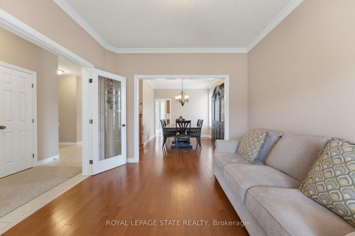 73 Degrow Crescent, Hamilton, ON - Indoor Photo Showing Living Room