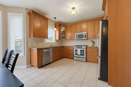 73 Degrow Crescent, Hamilton, ON - Indoor Photo Showing Kitchen