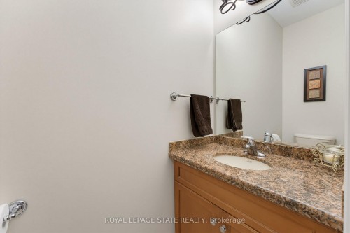 73 Degrow Crescent, Hamilton, ON - Indoor Photo Showing Bathroom