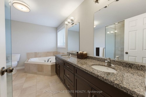 73 Degrow Crescent, Hamilton, ON - Indoor Photo Showing Bathroom