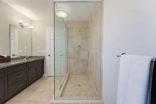 73 Degrow Crescent, Hamilton, ON - Indoor Photo Showing Bathroom