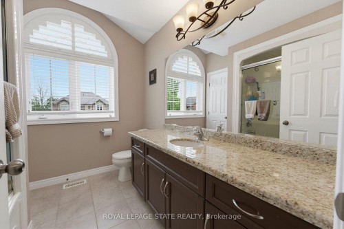 73 Degrow Crescent, Hamilton, ON - Indoor Photo Showing Bathroom