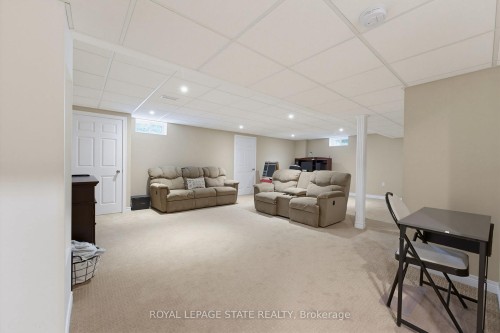73 Degrow Crescent, Hamilton, ON - Indoor Photo Showing Other Room