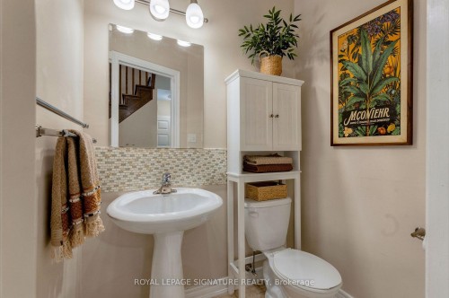 33 Browview Drive, Hamilton, ON - Indoor Photo Showing Bathroom