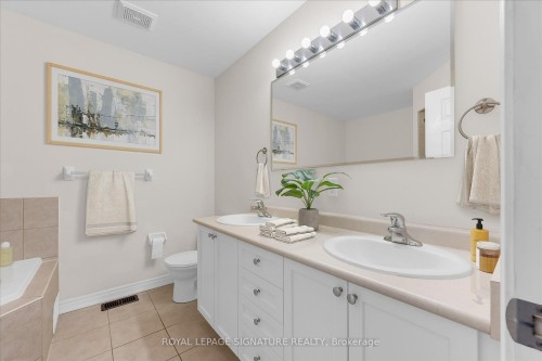33 Browview Drive, Hamilton, ON - Indoor Photo Showing Bathroom