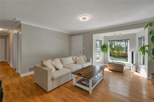 696 Shellbourne Blvd, Campbell River, BC 