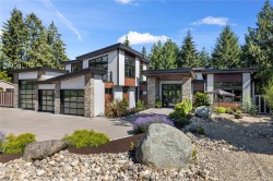 163 Sunningdale Rd EAST Qualicum Beach, BC V9K 1L1