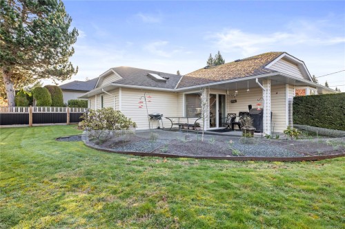521 Birch Ave, Qualicum Beach, BC 