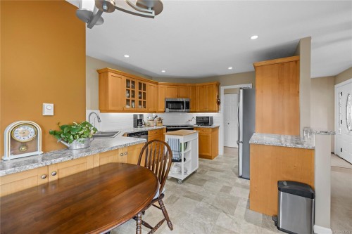 521 Birch Ave, Qualicum Beach, BC 