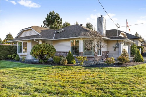 521 Birch Ave, Qualicum Beach, BC 