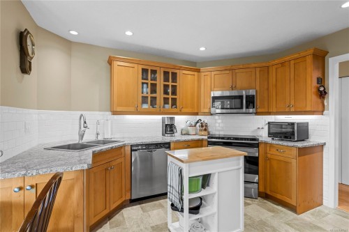 521 Birch Ave, Qualicum Beach, BC 