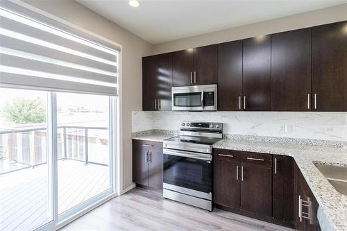 154 Philip Lee Dr, Winnipeg, MB - Indoor Photo Showing Kitchen