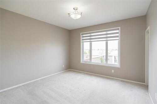 154 Philip Lee Dr, Winnipeg, MB - Indoor Photo Showing Other Room