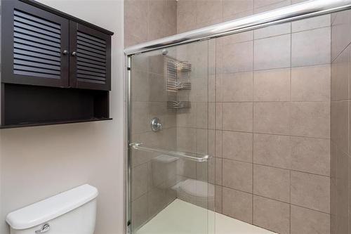 154 Philip Lee Dr, Winnipeg, MB - Indoor Photo Showing Bathroom