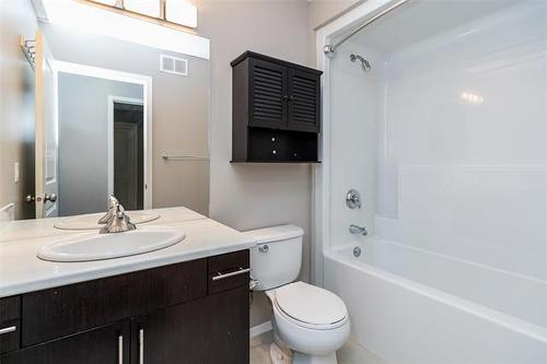 154 Philip Lee Dr, Winnipeg, MB - Indoor Photo Showing Bathroom