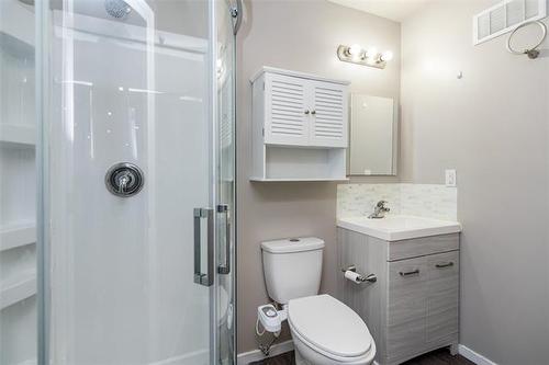 154 Philip Lee Dr, Winnipeg, MB - Indoor Photo Showing Bathroom