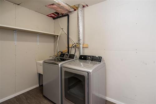 154 Philip Lee Dr, Winnipeg, MB - Indoor Photo Showing Laundry Room