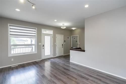 154 Philip Lee Dr, Winnipeg, MB - Indoor Photo Showing Other Room