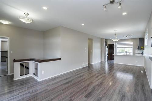 154 Philip Lee Dr, Winnipeg, MB - Indoor