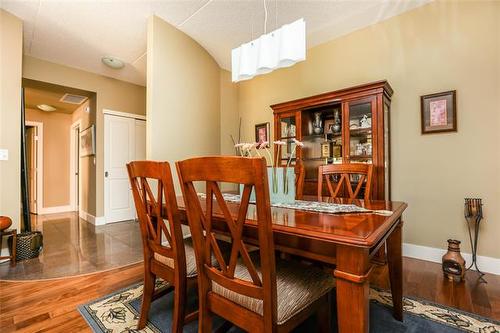 2204-84 Snow St, Winnipeg, MB - Indoor Photo Showing Dining Room