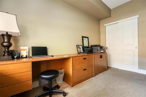 2204-84 Snow St, Winnipeg, MB - Indoor Photo Showing Office