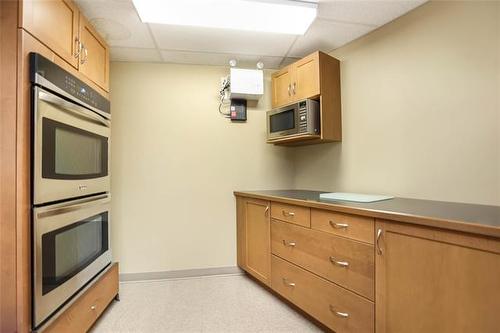 2204-84 Snow St, Winnipeg, MB - Indoor Photo Showing Kitchen